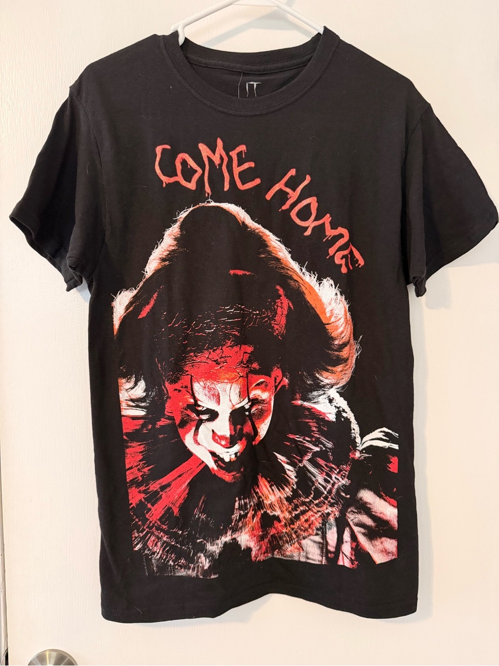 Horror Graphic Tee "Come Home" - Black & Red